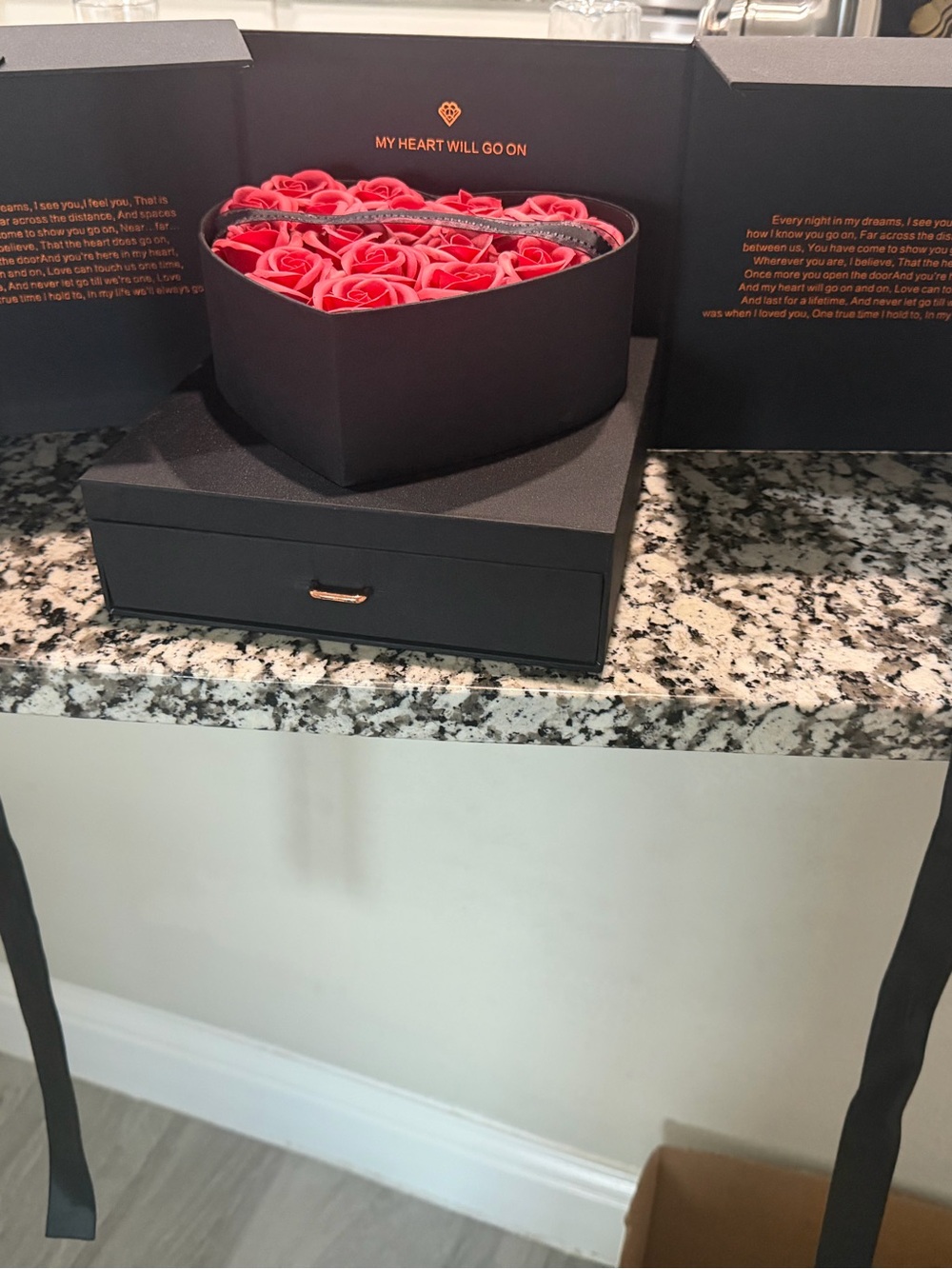 Red Rose Heart Box - - Picture 2 of 6